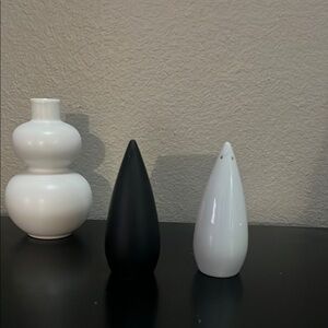 MCM sleek teardrop salt & pepper shakers